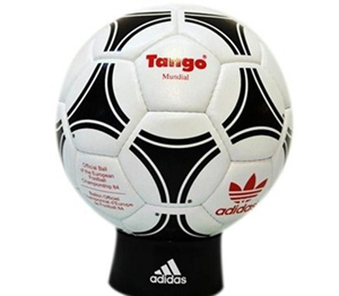 VCK EURO 1984 (Pháp): Trái bóng này do hãng adidas sản xuất và được sử dụng lại từ VCK World Cup 1982 được tổ chức tại Argentina