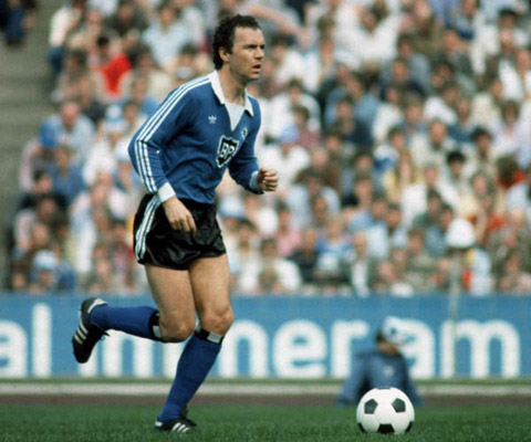 Cho tới trước Beckenbauer, ai có thể nghĩ rằng các trung vệ sẽ lao lên từ sân nhà để điều tiết trận đấu?