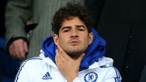 Chelsea giảm giá áo Pato để xả hàng