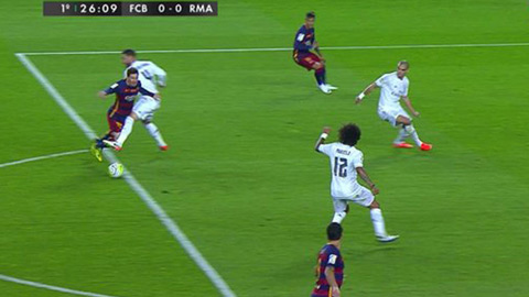 Tình huống Messi bị đốn ngã bởi Ramos