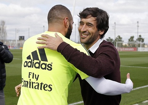 Benzema gặp người đàn anh Raul Gonzalez