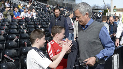Mourinho đi xem đối thủ từng hạ đo ván M.U