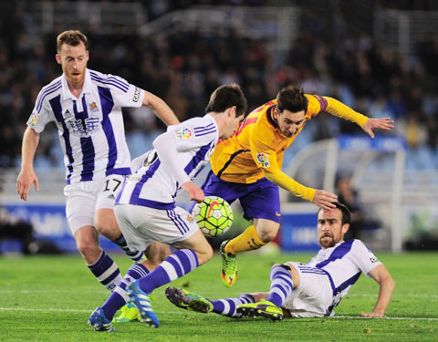 Messi và đồng đội lại gục ngã trên sân Anoeta
