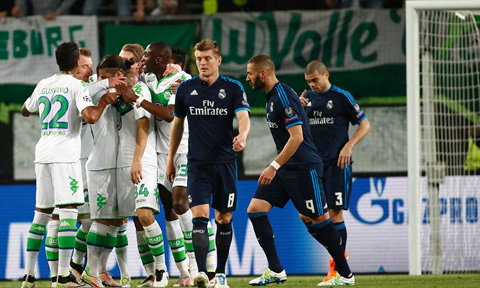 Real để thua 0-2 trên sân của Wolfsburg ở trận lượt đi