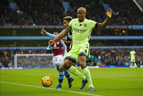 Kompany có trung bình 8 tình huống phòng ngự mỗi trận ở Ngoại hạng Anh 2015/16