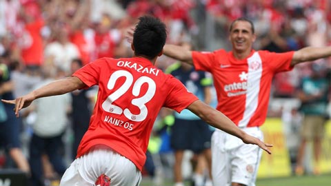 Okazaki trong màu áo Mainz 05