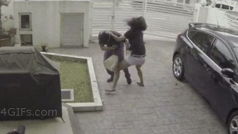Clip hài: Kẻ cướp gặp bà trẻ