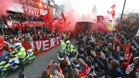 Cầu thủ Liverpool luôn được chào đón cuồng nhiệt từ phía NHM, những CĐV tuyệt vời của thành phố cảng Liverpool