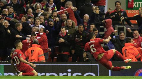 Lovren ấn định chiến thắng 4-3 ở phút bù giờ làm cả cầu trường Anfield vỡ òa trong niềm vui sướng