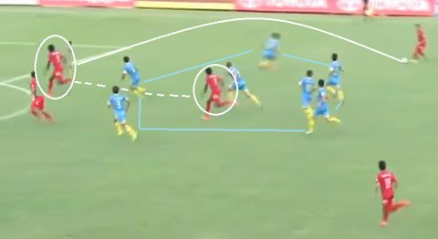 Pha bứt tốc vượt qua 6 cầu thủ Sanna Khánh Hòa của Moses trước khi ghi bàn