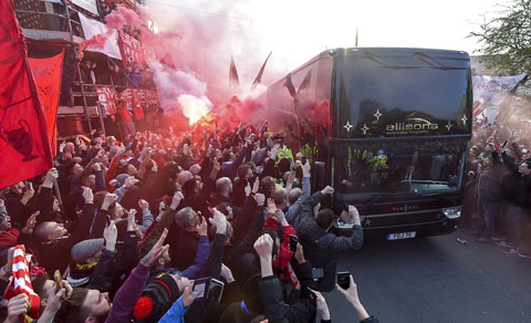 CĐV Liverpool đang sống trong những ngày lễ hội