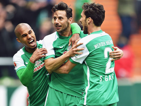 Với bàn thắng vào lưới Wolfsburg, Pizarro trở thành cầu thủ ghi nhiều bàn thắng nhất lịch sử Bremen với 102 bàn thắng