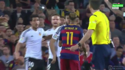 Neymar xô xát với các cầu thủ Valencia