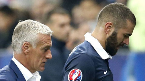 Liệu Deschamps có phải cúi mặt rời Les Bleus như Benzema?