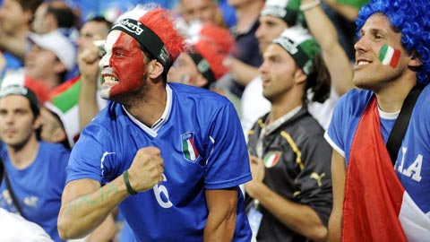 CĐV Italia luôn cuồng nhiệt với trái bóng