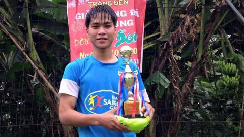Chàng sinh viên Việt Nam gây sốt cả thế giới với siêu phẩm futsal
