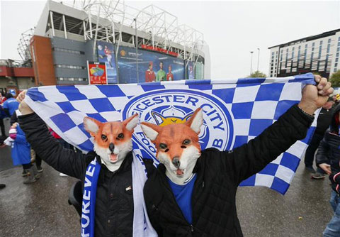 Nhiều người hâm mộ Leicester đã lặn lội tới Manchester với niềm tin đội nhà sẽ đăng quang