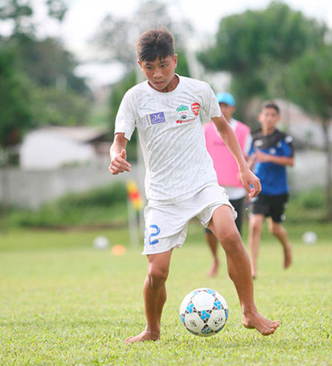 Thanh Bình trở thành cầu thủ trẻ nhất ra sân tại V.League