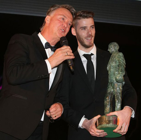 De Gea và HLV Van Gaal trong buổi lễ trao giải thưởng
