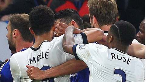 Sao Tottenham đáng bị đuổi vì tấn công Costa
