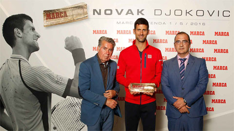 Djokovic đoạt giải Marca Leyenda