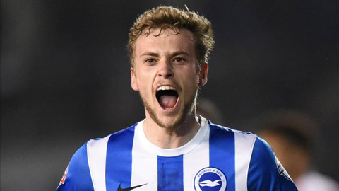 James Wilson đang chơi tốt trong màu áo Brighton & Hove Albion