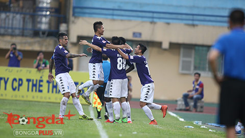 Hà Nội T&T thắng cả 4 trận khi mặc áo tím - Ảnh: Minh Tuấn