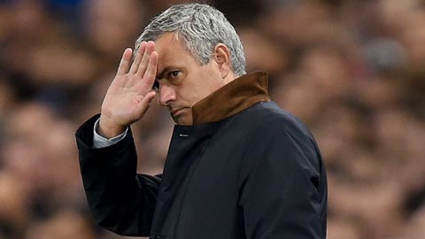 Chelsea gặp khủng hoảng đầu mùa giải khi Mourinho tại vị