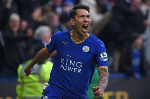 Ulloa ghi những bàn thắng cực kì quan trọng cho Leicester