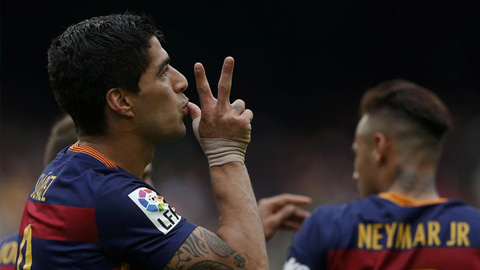 Suarez lập cú đúp cho Barca