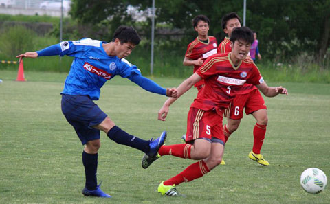 Công Phượng (áo xanh) có bàn đầu tiên cho Mito Hollyhock - Ảnh: Mito Hollyhock FC