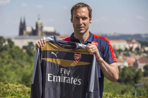 Petr Cech là bản hợp đồng duy nhất của Arsenal trong mùa hè năm ngoái