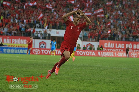 Hồng Phong ghi bàn đầu tiên ở V.League 2016 - Ảnh: Minh Tuấn