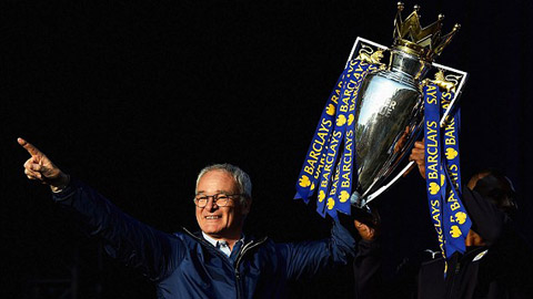 HLV Ranieri nhận cú đúp danh hiệu cá nhân