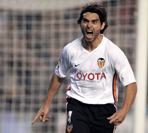 Roberto Ayala đã từ chối đề nghị của Real để khoác áo Valencia