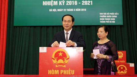 Chủ tịch nước Trần Đại Quang bỏ phiếu bầu cử ĐBQH khóa XIV và HĐND các cấp nhiệm kỳ 2016-2021
