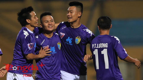 Quang Hải (thứ 2 từ trái sang) ăn mừng bàn thắng cùng đồng đội - Ảnh: Đức Cường