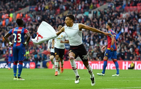 Người hùng của trận đấu là Jesse Lingard với bàn thắng ấn định tỷ số 2-1 trong phút bù giờ