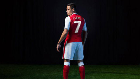Sanchez nhận áo số 7 của Rosicky ở Arsenal