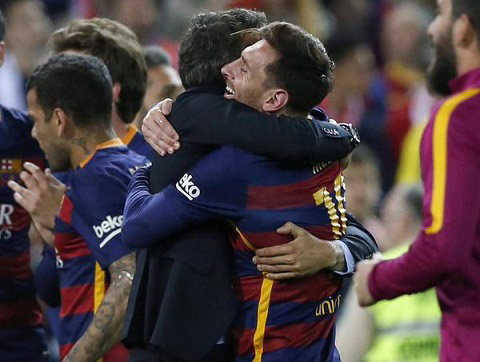 Niềm vui chiến thắng của HLV Enrique và Messi