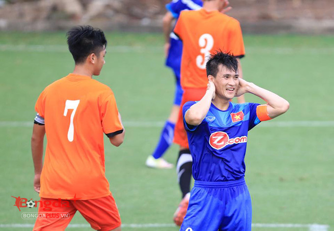 Công Vinh và đồng đội gặp khó khăn trước số đông cầu thủ U21 Việt Nam - Ảnh: Đức Cường