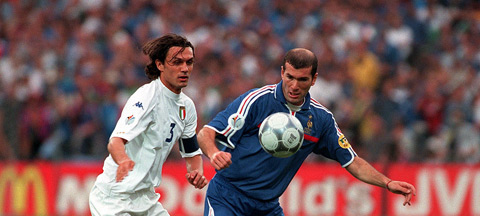 Zidane và cuộc đối đầu kinh điển với Maldini