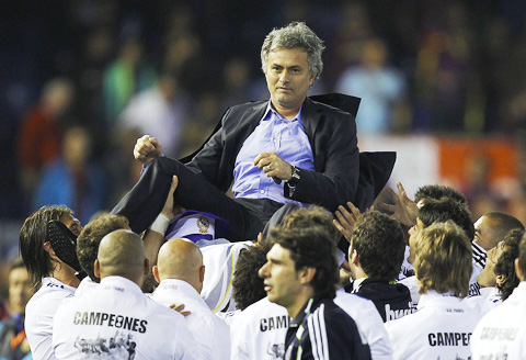 Hồi còn dẫn dắt Real, Jose Mourinho luôn coi mình là vua của dải ngân hà