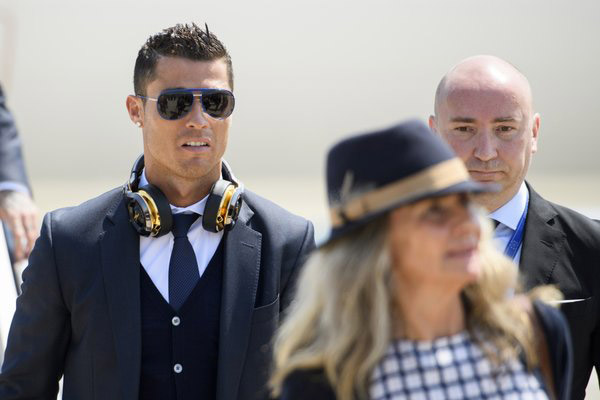 Ronaldo nhìn rất manly, thu hút được sự quan tâm của đông đảo NHM