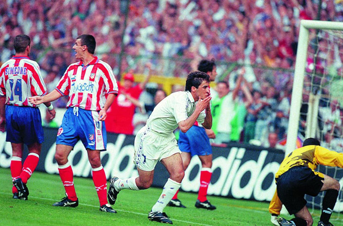 Raul ghi bàn thắng quyết định giúp Real truất ngôi Atletico tại Bernabeu…