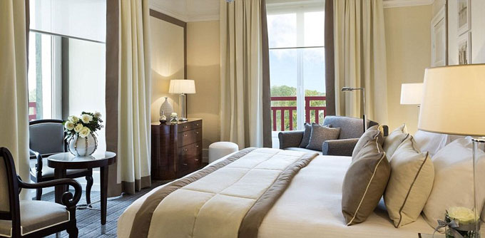 Khách sạn có 184 phòng. Giá mỗi phòng là 194 euro/đêm
