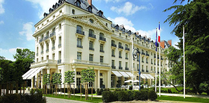 Khách sạn 4 sao Trianon Palace Versailles sang trọng là nơi Bắc Ireland đóng quân