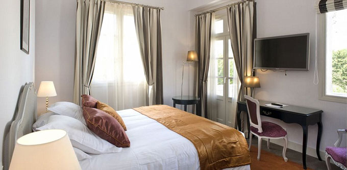 Khách sạn gồm 65 phòng, giá 153 euro/đêm