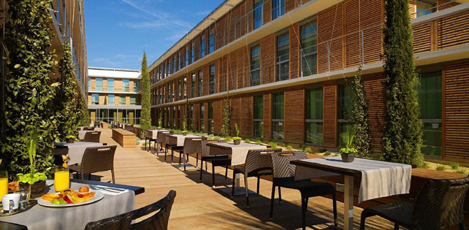 ĐT Italia đóng quân ở khách sạn 4 sao Courtyard by Mariott Montpellier, giá 137 euro/đêm mỗi phòng