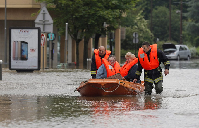 Trận lụt này chắc chắn sẽ ảnh hưởng không ít đến công tác tổ chức VCK EURO 2016